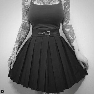 Deandri - Nancy pleated & belted BLK wrap skirt - size: XL (fits 31-34 waist)